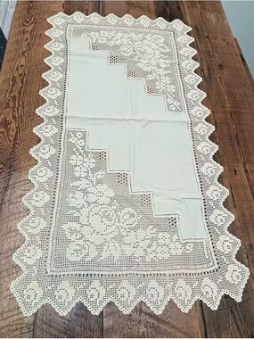 Cream Crochet Lace Table Runner with 2 Napkins
